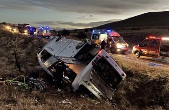 Türkiyədə avtobus aşdı - 2 nəfər öldü, 21 sərnişin yaralandı