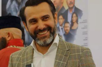 Azərbaycanlı aktyor Qazaxıstanda qəzaya düşdü - FOTO