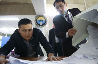 Qırğızıstanda növbədənkənar parlament seçkiləri başa çatdı