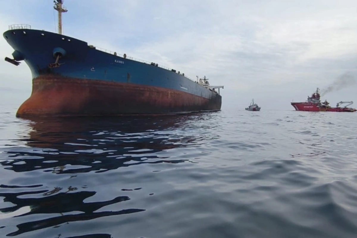 Türkiyə sahillərində yanan gəmi söndürülüb