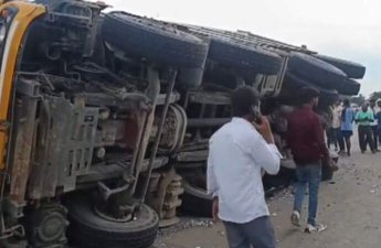 Hindistanda avtobus qəzası: 11 nəfər ölü, 60 yaralı