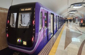 Сегодня утром в метро Баку возникли проблемы с движением поездов