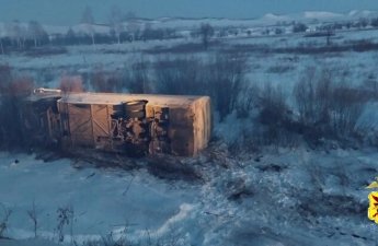 В Забайкалье из-за опрокидывания машины на трассе погибли два человека