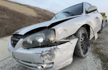 Şamaxıda avtomobil kanala aşdı: Xəsarət alanlar var - FOTO