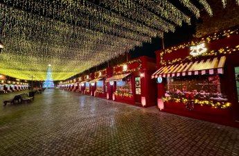 На бакинском бульваре открывается новогодняя ярмарка