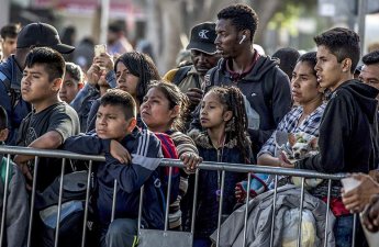 Трамп надолго «закрыл двери» для беженцев