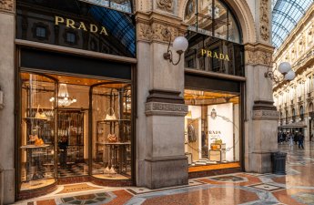 Prada завершила покупку Versace за $1,4 млрд