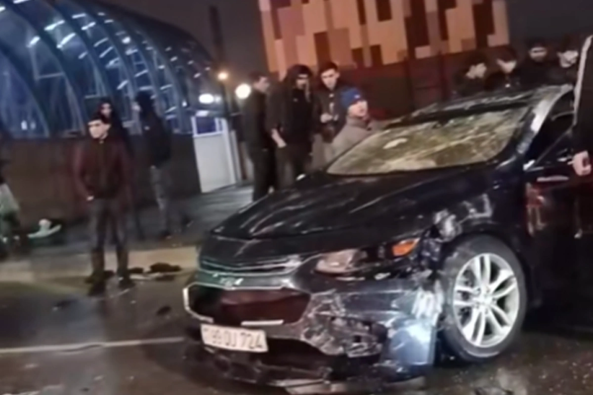 Вблизи станции метро 