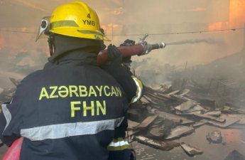 Bakıda restoran yanır