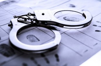 Marketdən ödəniş terminalını oğurlayıb araba ilə aparan şəxs həbs olundu