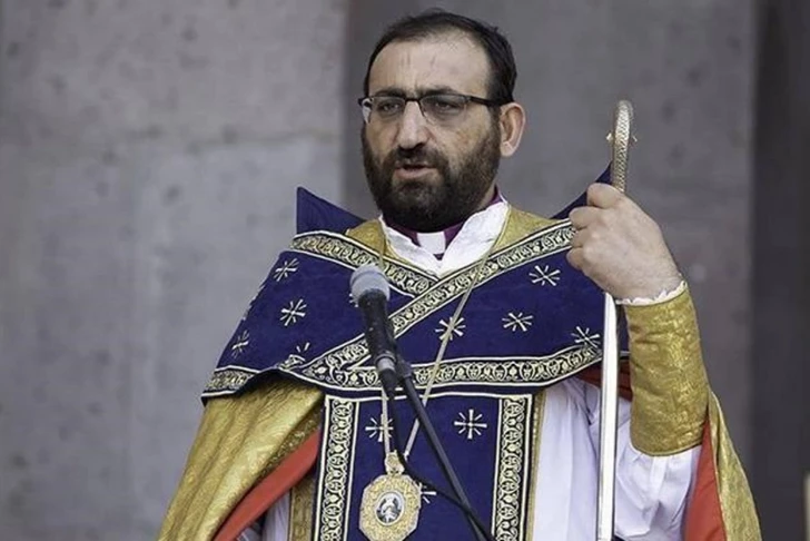 В Армении задержали архиепископа Аршака Хачатряна
