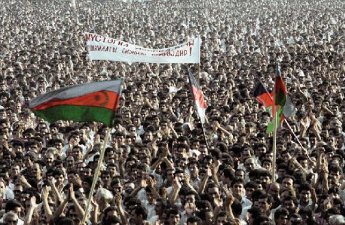 Azərbaycan xalqının meydanda Rusiya imperiyasına qarşı hərəkatı Artur Rasizadənin bu qərarıyla dağıdıldı...