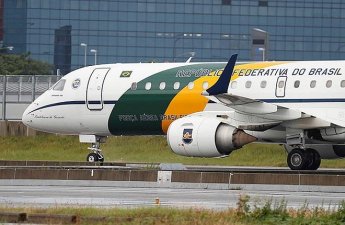 В Бразилии загорелся самолет с пассажирами - Видео