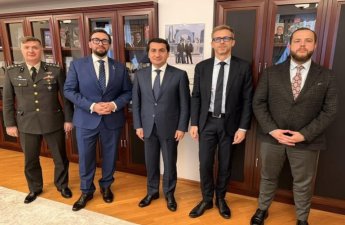 Hikmət Hacıyev NATO-nun Cənubi Qafqazdakı Ofisinin rəhbəri ilə GÖRÜŞDÜ