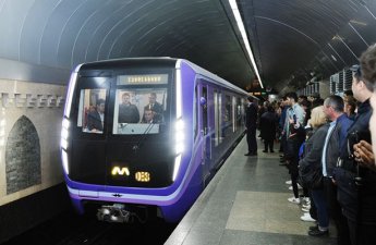 В бакинском метро произошла неисправность, пассажиров высадили из поезда