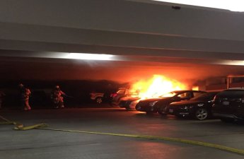 Bakıda “BMW” və “Volkswagen” hotelin qarajında yandı