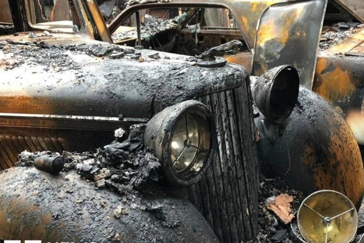 Praqada yanğın 10 milyon dollarlıq retro avtomobilləri məhv etdi