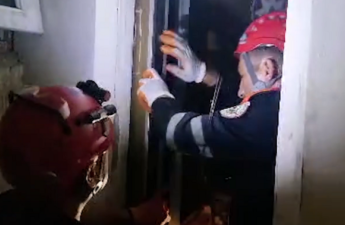 Liftdə qalan şəxslər xilas edildi