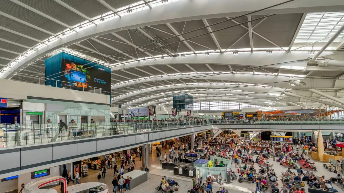 При распылении перцового газа во время ограбления в Хитроу пострадал 21 человек