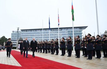 Prezident İlham Əliyevin Bratislavada rəsmi qarşılanma mərasimi olub - FOTO