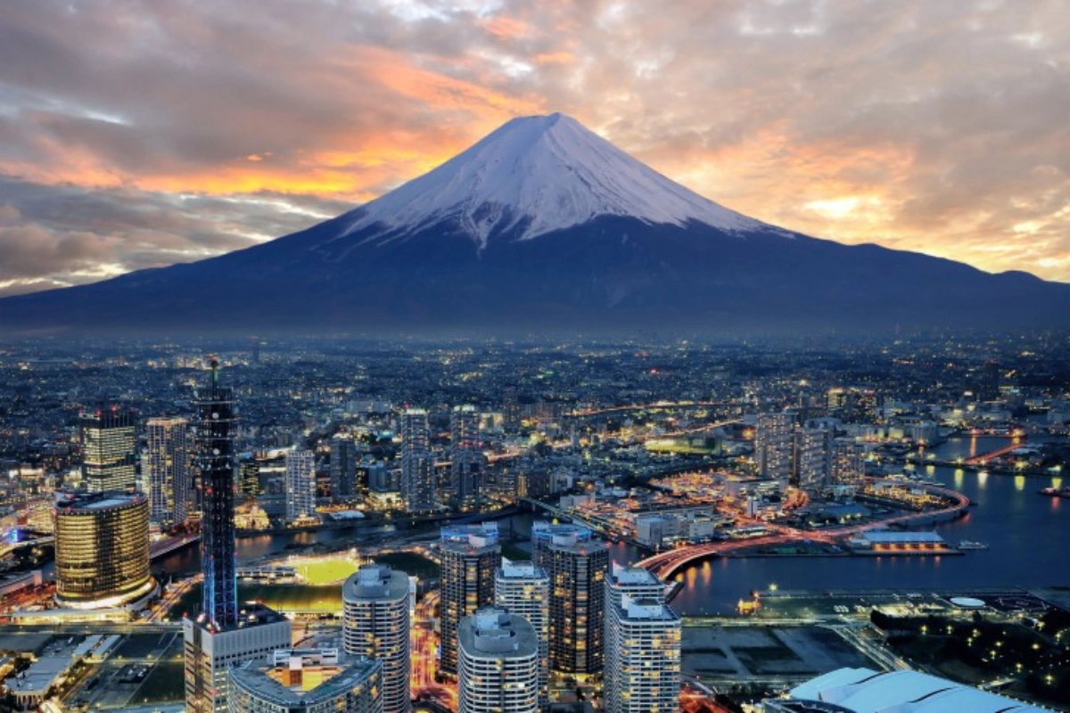 В Японии произошло землетрясение магнитудой 7.6, объявлена угроза цунами