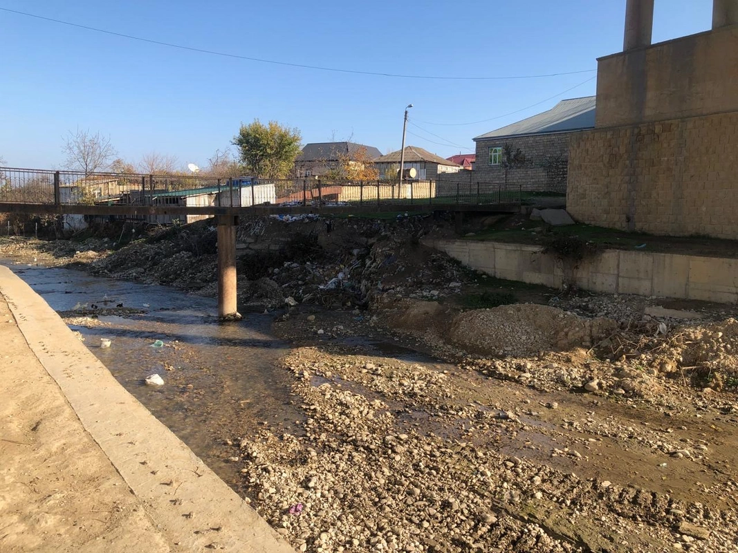 В Шабране усилилась опасность оползней: дома оказались под угрозой обрушения