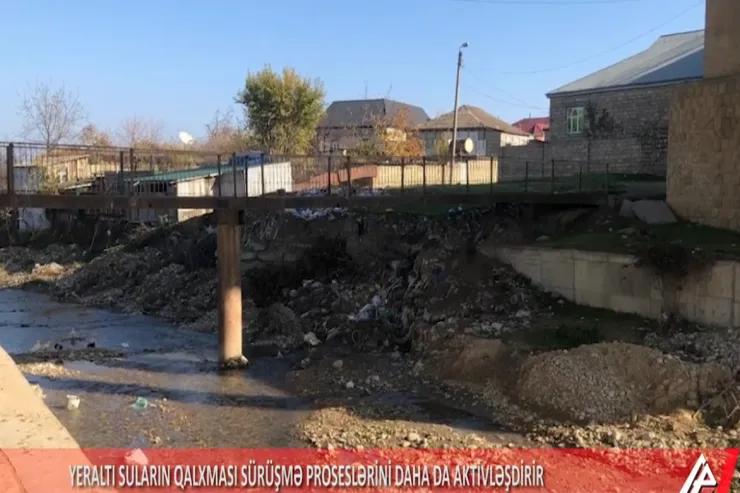 Bu rayonda torpaqla bərabər evlər də “sürüşür” - VİDEO