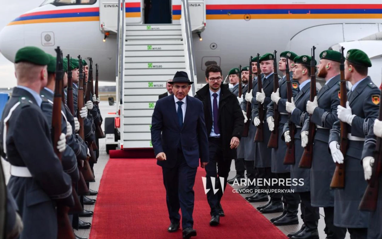 Nikol Paşinyan Almaniyada səfərdədir