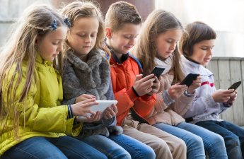 Австралия стала первой страной с возрастным ограничением для соцсетей