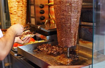 В Гяндже школьники массово отравились донером