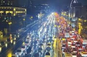 На ряде улиц и проспектов Баку затруднено движение транспорта