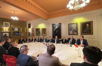 Ümummilli liderin xatirəsi Buxarestdə yad edildi - FOTOLAR