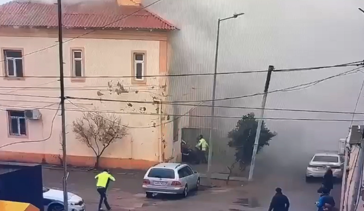 Bakıda yanğında çarəsiz qalan qadının xilasedilmə GÖRÜNTÜLƏRİ - VİDEO