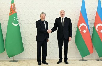 İlham Əliyev Qurbanqulu Berdiməhəmmədova zəng etdi