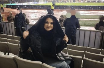 Məşhur aparıcı üsyan etdi: “Nə edək? Gəlməyək oyuna? Dəstək olmayaq komandamıza?”