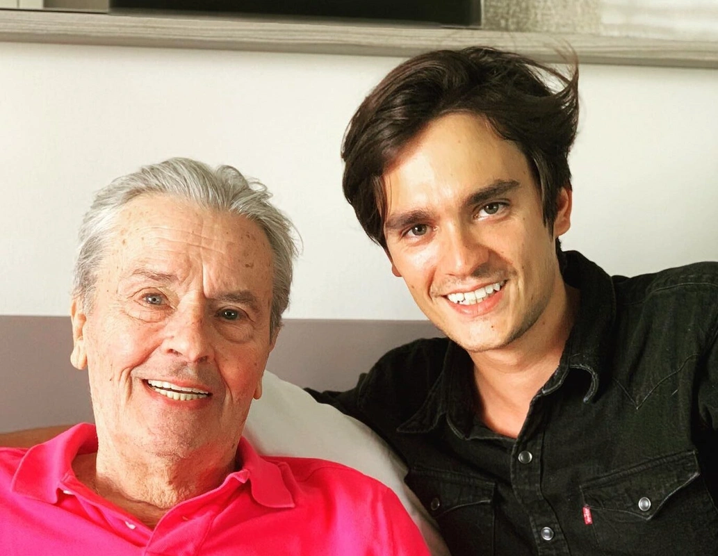 Alen Delonun oğlu bacısının vəsiyyətnamədən çıxarılmasını istəyir