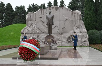 Алиевы почтили память общенационального лидера