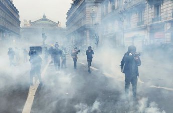 На юге Франции жандармы применили слезоточивый газ против протестующих фермеров