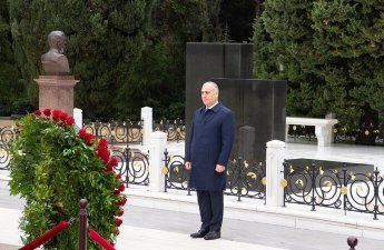 DTX-nin əməkdaşları Fəxri xiyabanda Heydər Əliyevin xatirəsini andı - FOTO/VİDEO