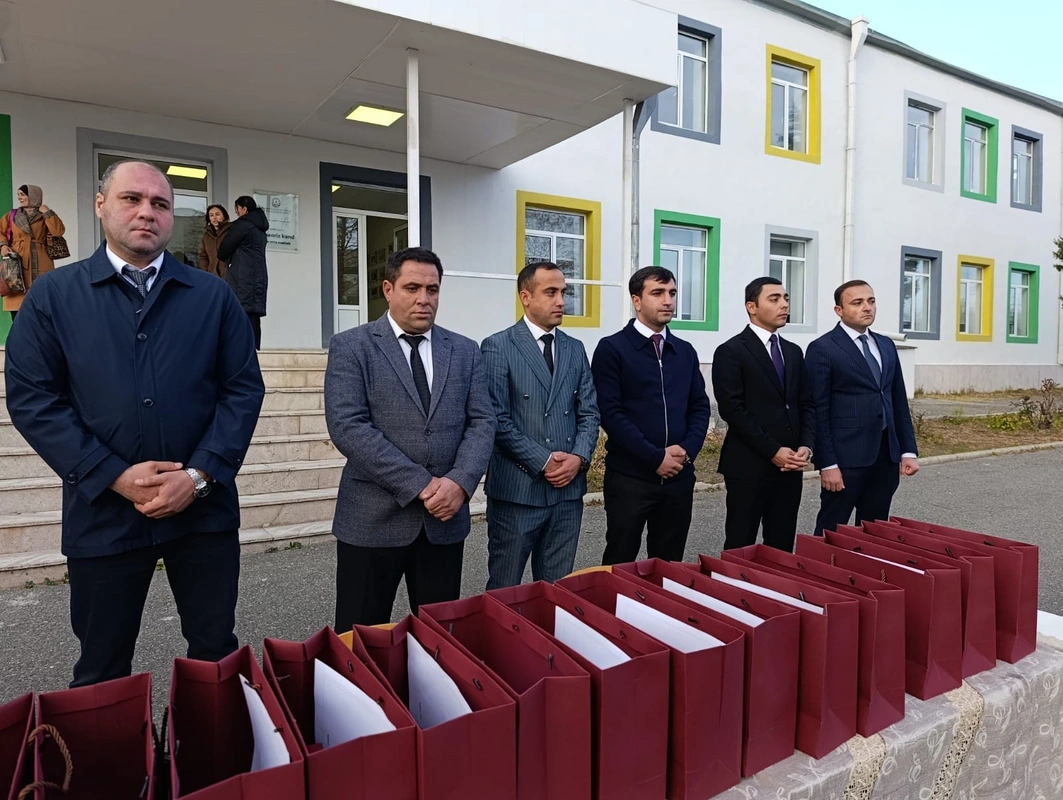 Növbəti köç karvanı Həsənriz kəndinə çatıb, onlara evlərinin açarları təqdim edilib - FOTO