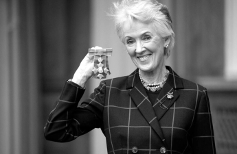 Məşhur britaniyalı yazıçı vəfat edib