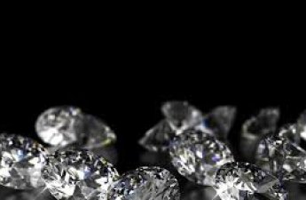 В аэропорту Франкфурта у пассажира изъяли свыше 11 тыс. алмазов