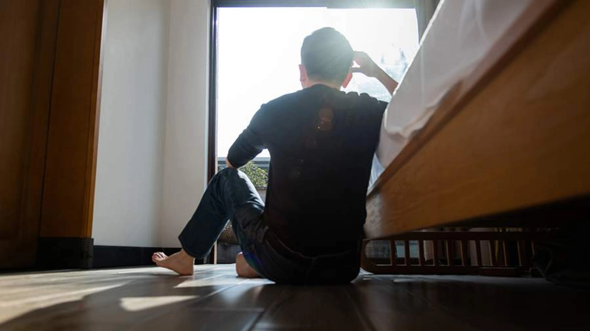 В Китае мужчина чуть не погиб, поспав несколько дней на кровати умершей матери