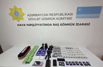 Mobil telefonda gizlədilmiş qızıl külçələr aşkarlanıb - FOTO