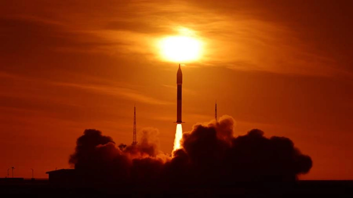 Çin orbitə iki peyk buraxıb