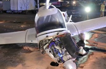 Almaniyada təyyarə insanların olduğu küçəyə eniş etdi: yaralılar var