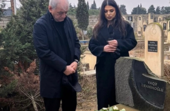 Fəxrəddin Manafov onun məzarı başında - VİDEO