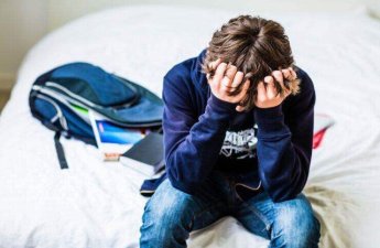 Yeniyetmə sevgilisinin anasını və onun iki uşağını öldürdü