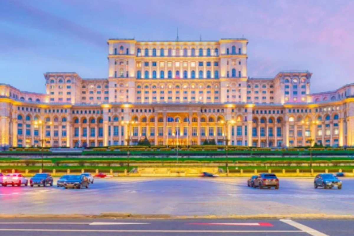 Dünyanın ən ağır binası hər il altı millimetr dərinə gedir