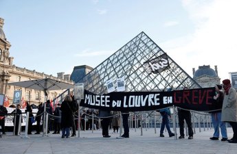 Luvr ziyarətçilər üçün bağlanıb